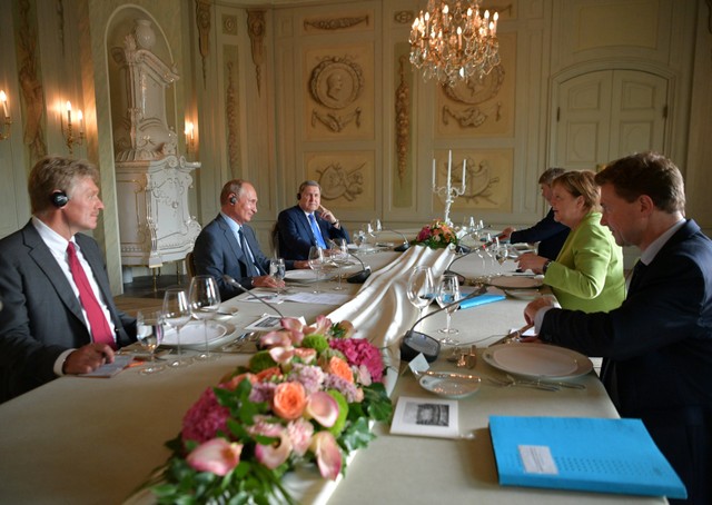 Merkel and Putin speak at Meseberg Palace in Gransee