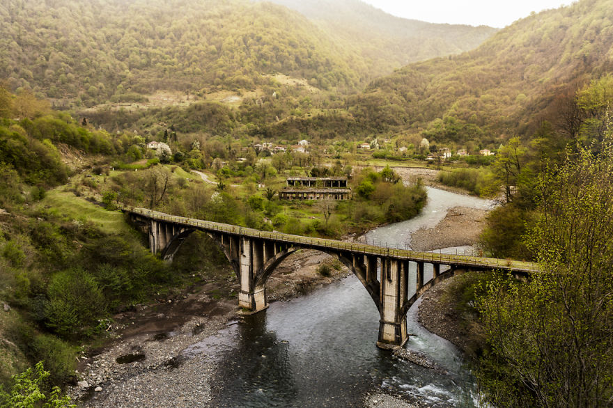 Abandoned-Bridge-5b8d8172ad9b0__880