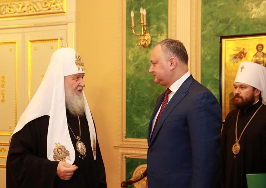 foto-igor-dodon-s-a-intalnit-in-rusia-cu-patriarhul-kiril-s-a-discutat-despre-necesitatea-consolidarii-valorilor-familiei-traditionale-1514216251