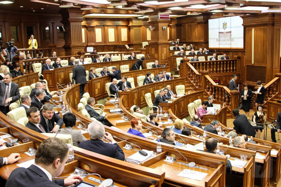 Când și cum se pot înregistra candidații la funcția de deputat în Parlamentul Republicii Moldova
