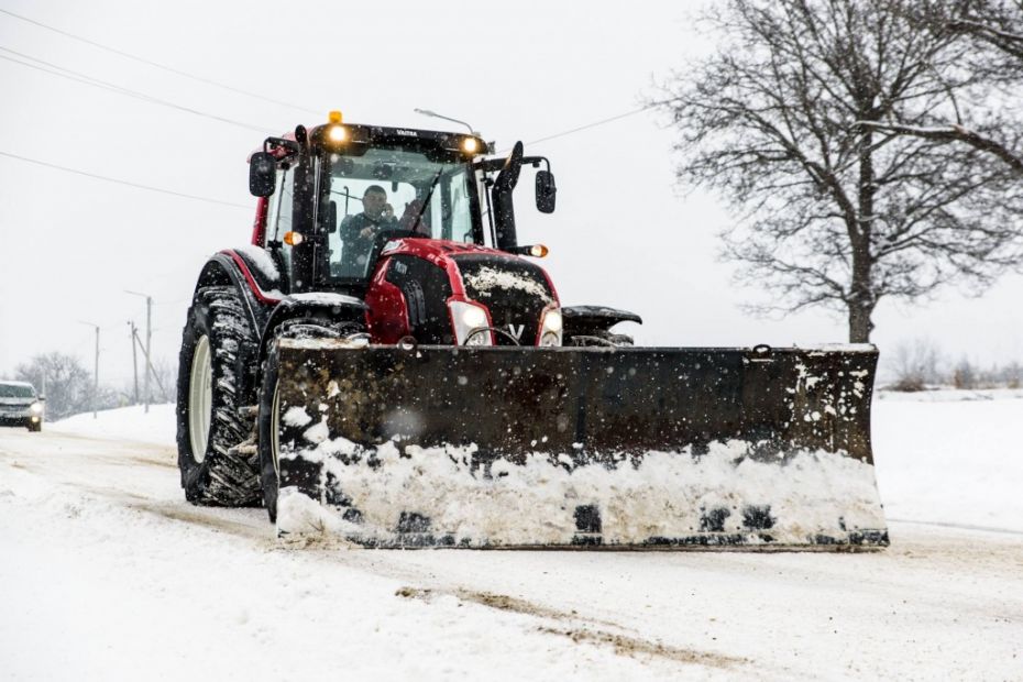 (foto) Tehnică de ultimă generație deszăpezește în regim non-stop orașul Orhei