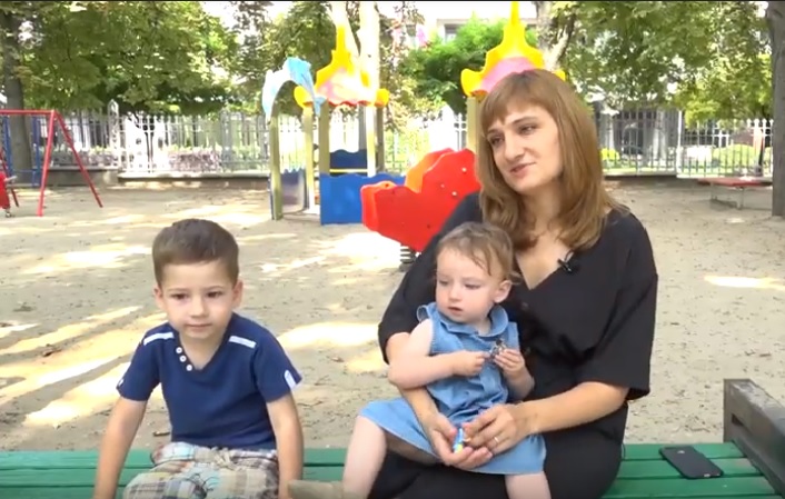 (video) „Sunt Alina Andronache, sunt feministă”. Istoria unei tinere ce reușește să îmbine cariera, educarea a trei copii și activitatea de vlogging