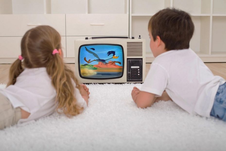 kids-watching-tv-cartoon-girl-B6wxUD-clipart