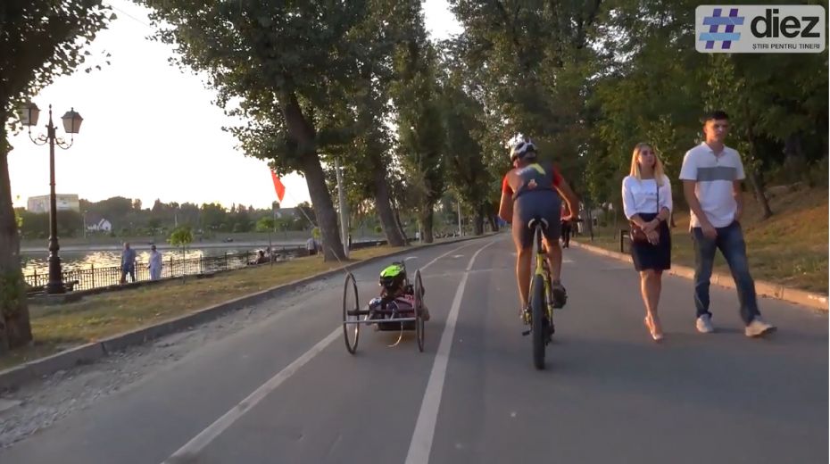 (video) „Da, eu bat la ochi”. Istoria unui maratonist cu o bicicletă deosebită