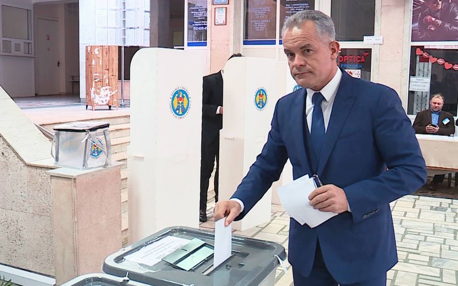 (foto, video) „Am votat pentru ca dorința oamenilor să devină realitate”. Președintele PDM, Vlad Plahotniuc, și-a exprimat dreptul la vot