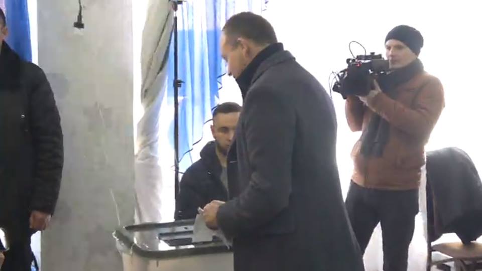 (video) „Am votat ca toate faptele bune să continue”. Președintele Parlamentului, Andrian Candu și-a exprimat dreptul de vot