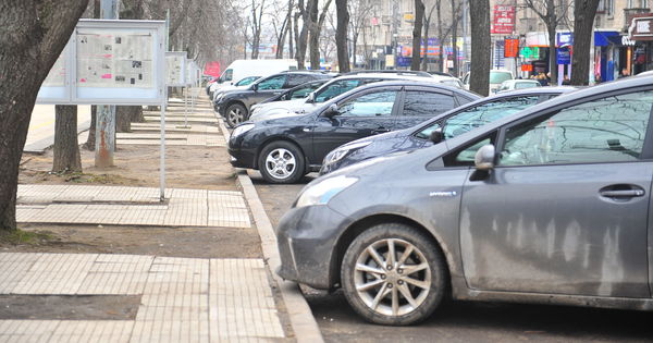 Parcarile-din-Chisinau-trebuie-sa-fie-cu-plata-limitate-in-timp-si-sa-nu-fie-amenajate-pe-trotuar-sau-pe-spatiile-verzi1