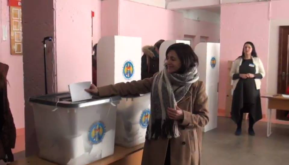 (video) Maia Sandu a votat: „Noi vedem o singură forță care poate să rezolve problemele cetățenilor și această forță este ACUM”