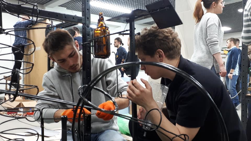 (video) Campioana secundă a „Rube Goldberg-2019” a prezentat o mașinărie complexă, cu un design original