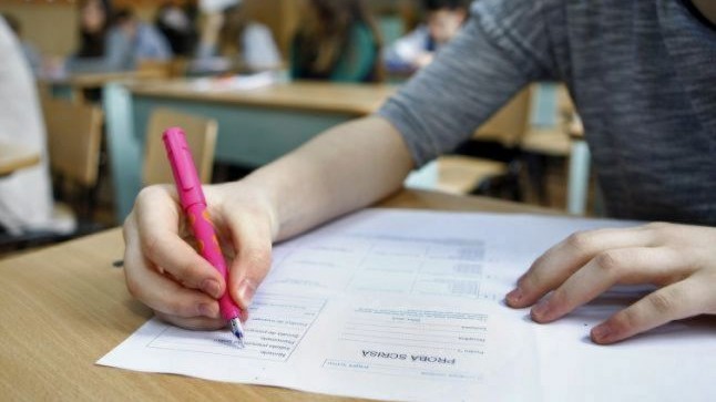 BAC 2019: Elevii din clasa a 12-a au susținut prebacul la disciplina de profil. Ce subiecte au fost incluse în testare, la profilul umanist