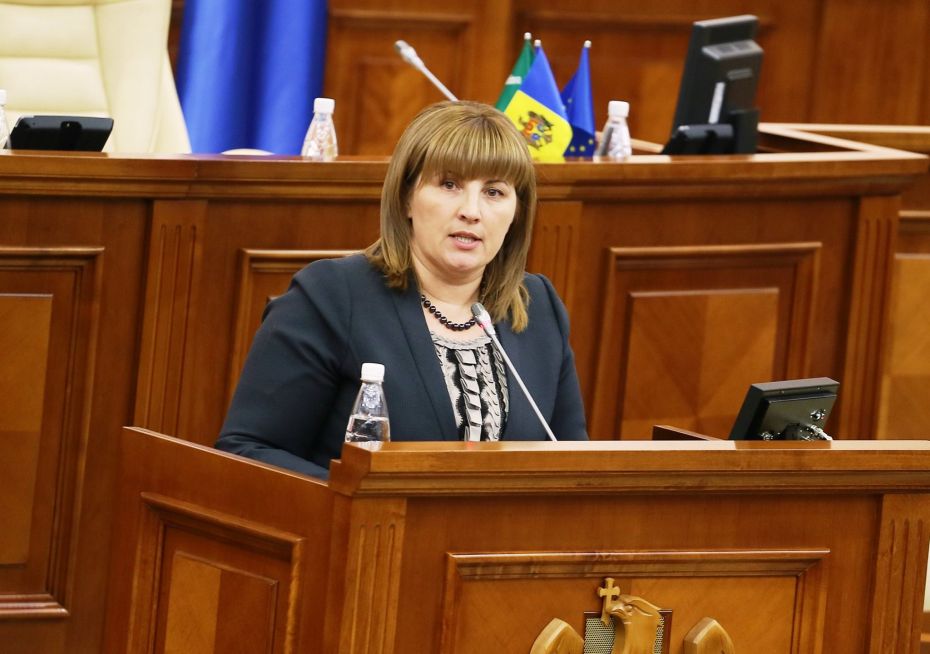 Liliana Palihovici, prezentată drept „campioana deplasărilor” în legislatura precedentă a Parlamentului. De fapt este pe locul 26