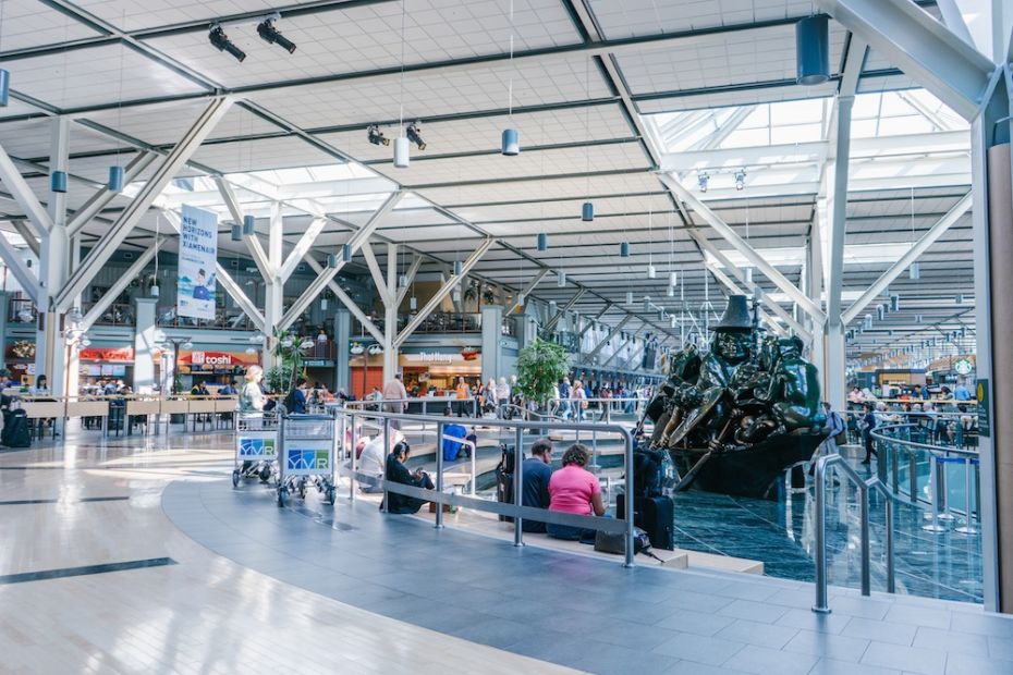 vancouver-international-airport-jade-statue