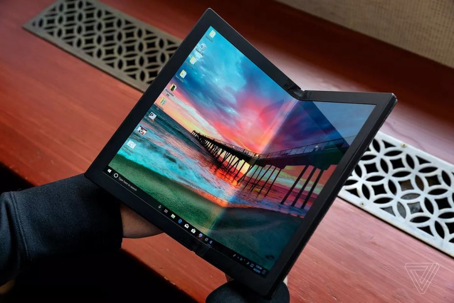 (foto, video) Lenovo creează un laptop pliabil. Cum arată viitorul ThinkPad X1