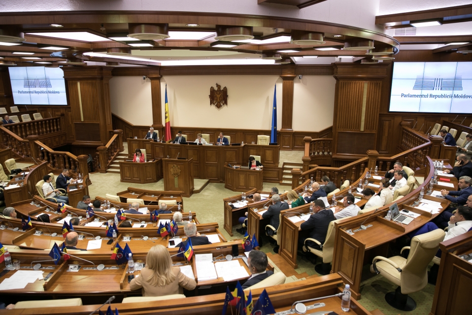 Deputații vor ancheta evenimentele „puciului anticonstituțional” când Moldova a avut două guverne