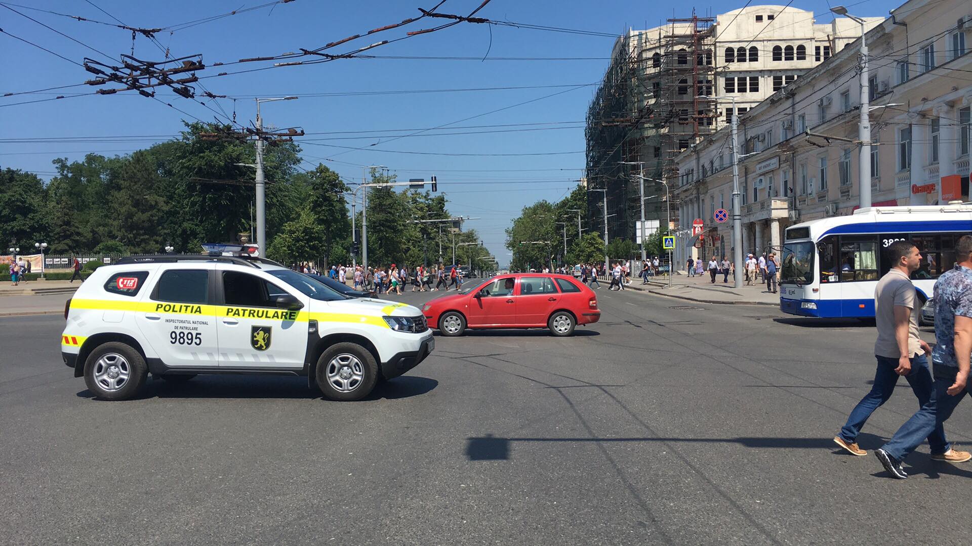 (foto) Centrul Chișinăului este blocat de protestatarii PDM. La ora 12 vor începe manifestațiile