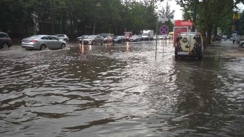 Toate străzile din Capitală care au avut de suferit în urma ploilor din această noapte