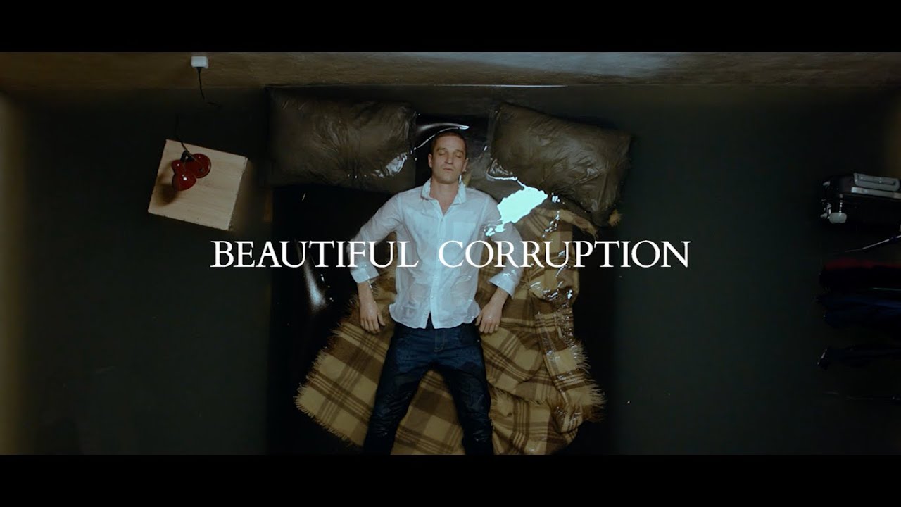 De astăzi, filmul lui Eugen Damaschin, Beautiful Corruption, poate fi vizionat online