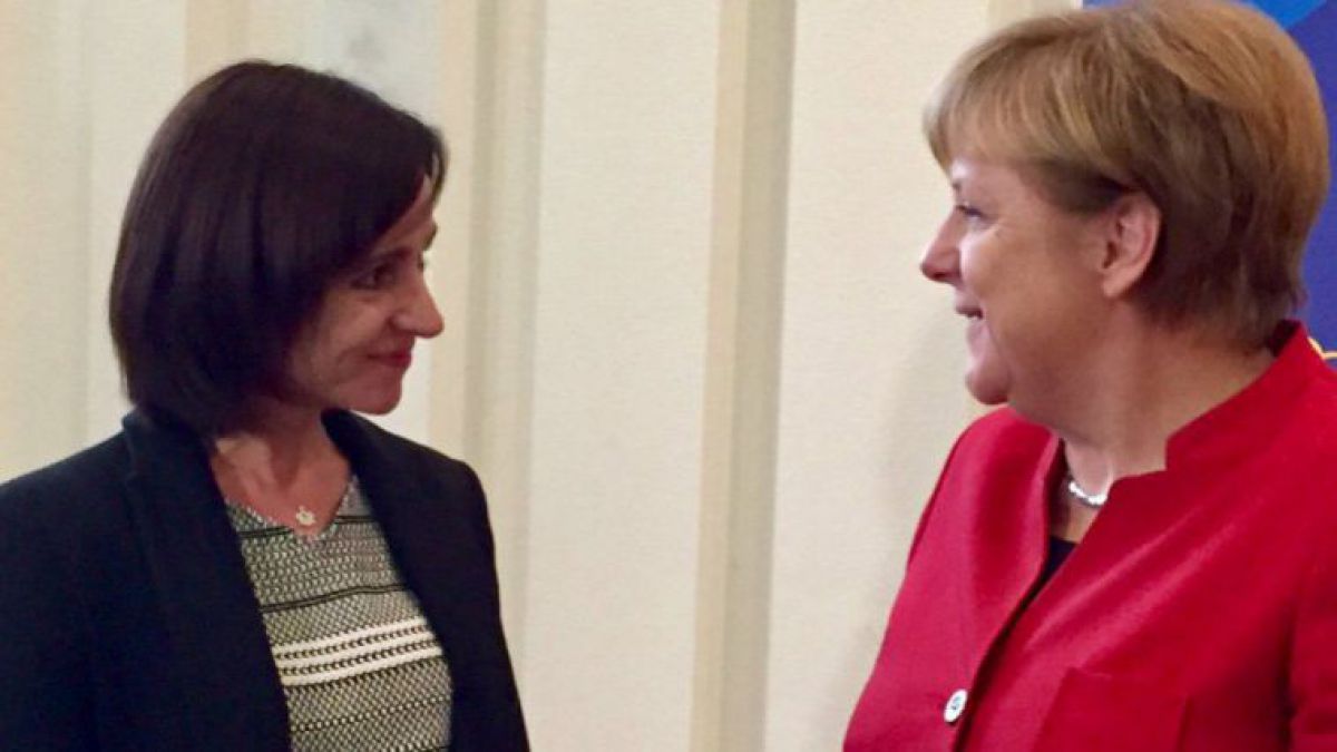 Angela Merkel a felicitat-o pe prim-ministra Maia Sandu și a invitat-o la Berlin