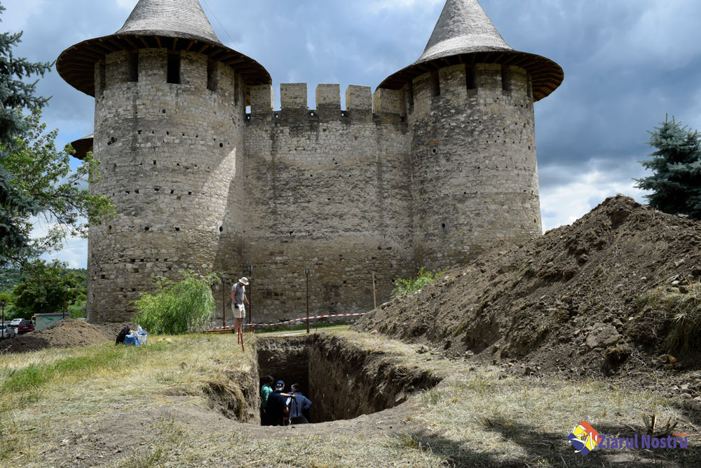 (foto) Descoperire arheologică la Soroca. Pe locul cetății din piatră a existat o altă cetate din lemn și pământ