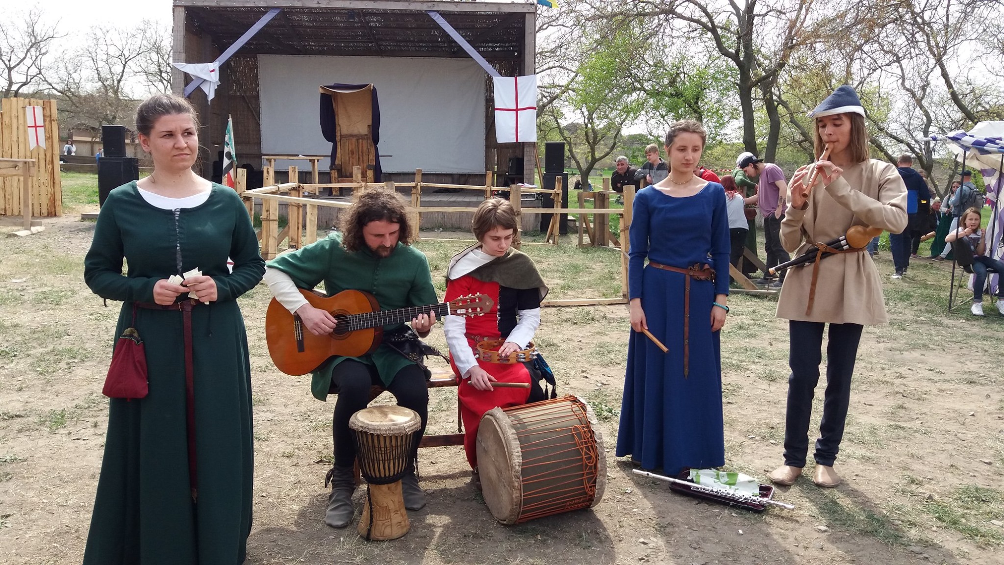 (foto) Descoperă stilul de viață medieval în secolul XXI-lea. Vino la Festivalul „Taurul Negru de Cărbuna”