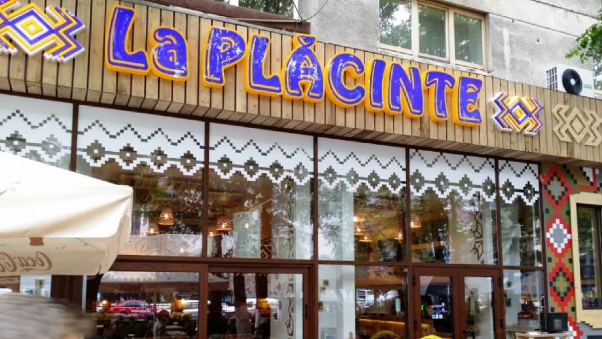 la-placinte-piata-romana-restaurant-basarabean-bucuresti-05-920x690_40530100