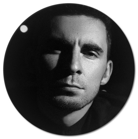 Photo Shape Editor: https://www.tuxpi.com/photo-effects/shape-tool