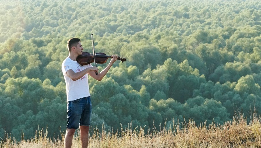 (foto) Descoperă tinerii din La La Play 2019. Violistul Vladislav Secichin, despre pasiunea pentru vioară, cinema și IceWine