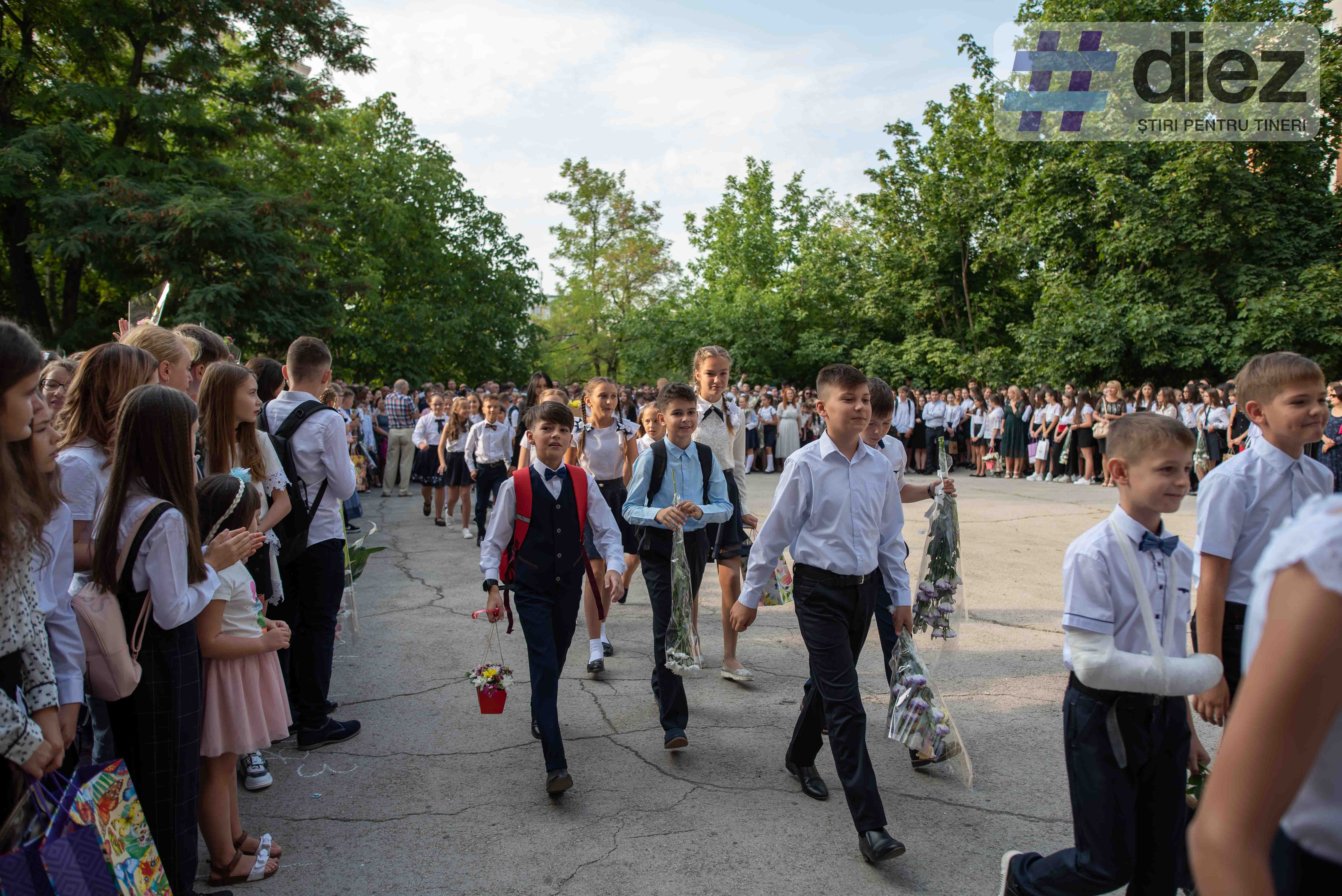 (galerie foto) Clopoțelul vesel sună. Cum au celebrat 1 septembrie elevii de la Liceul Gaudeamus din Capitală