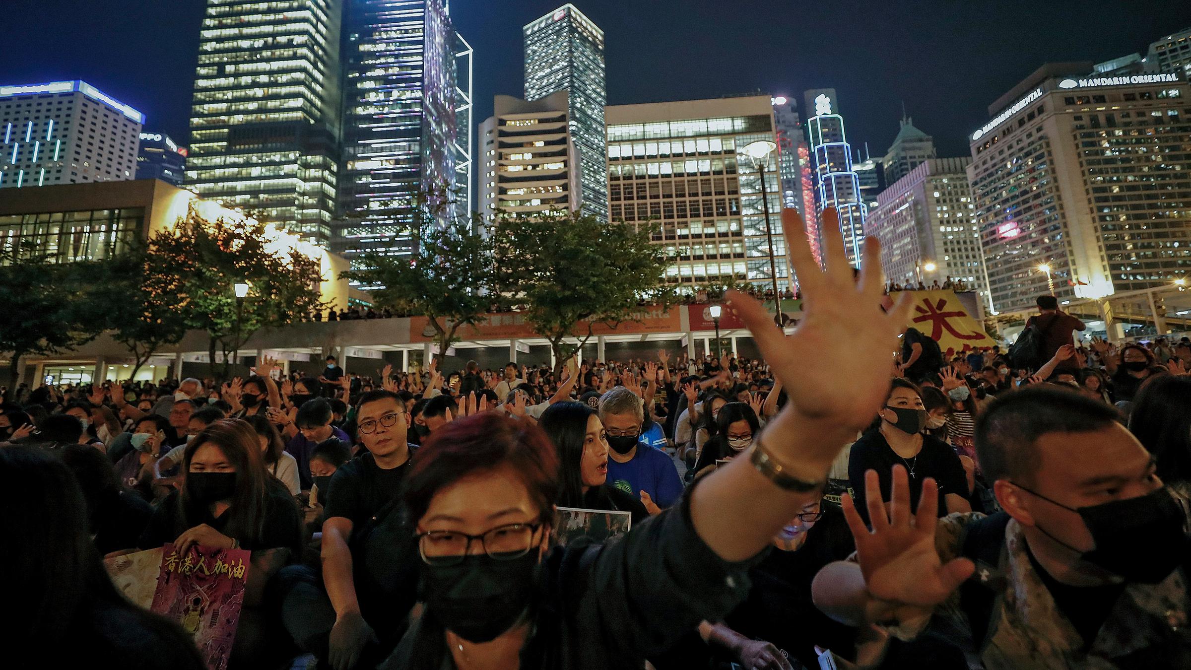 Mii de persoane s-au adunat astăzi în Hong Kong pentru noi proteste