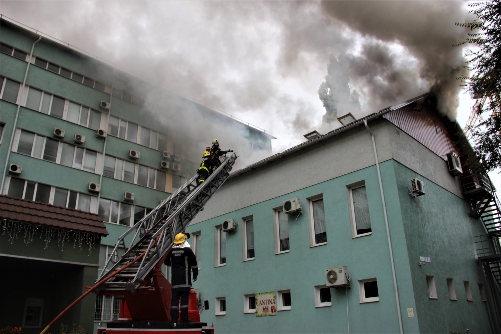 Pompierii au intervenit în această dimineață pentru a stinge un incendiu la Centrul de Medicină Preventivă