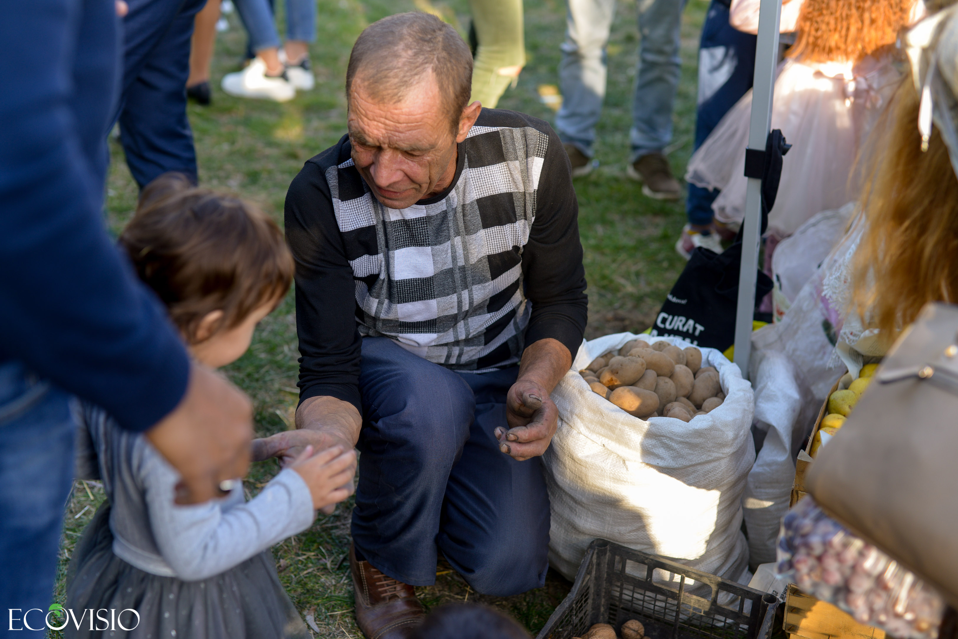 (foto) Bucate delicioase, legume și fructe, dar și obiecte de artizanat. Festivalul „Toamna Cartofilor”, sărbătorit cu poftă la Râșcova