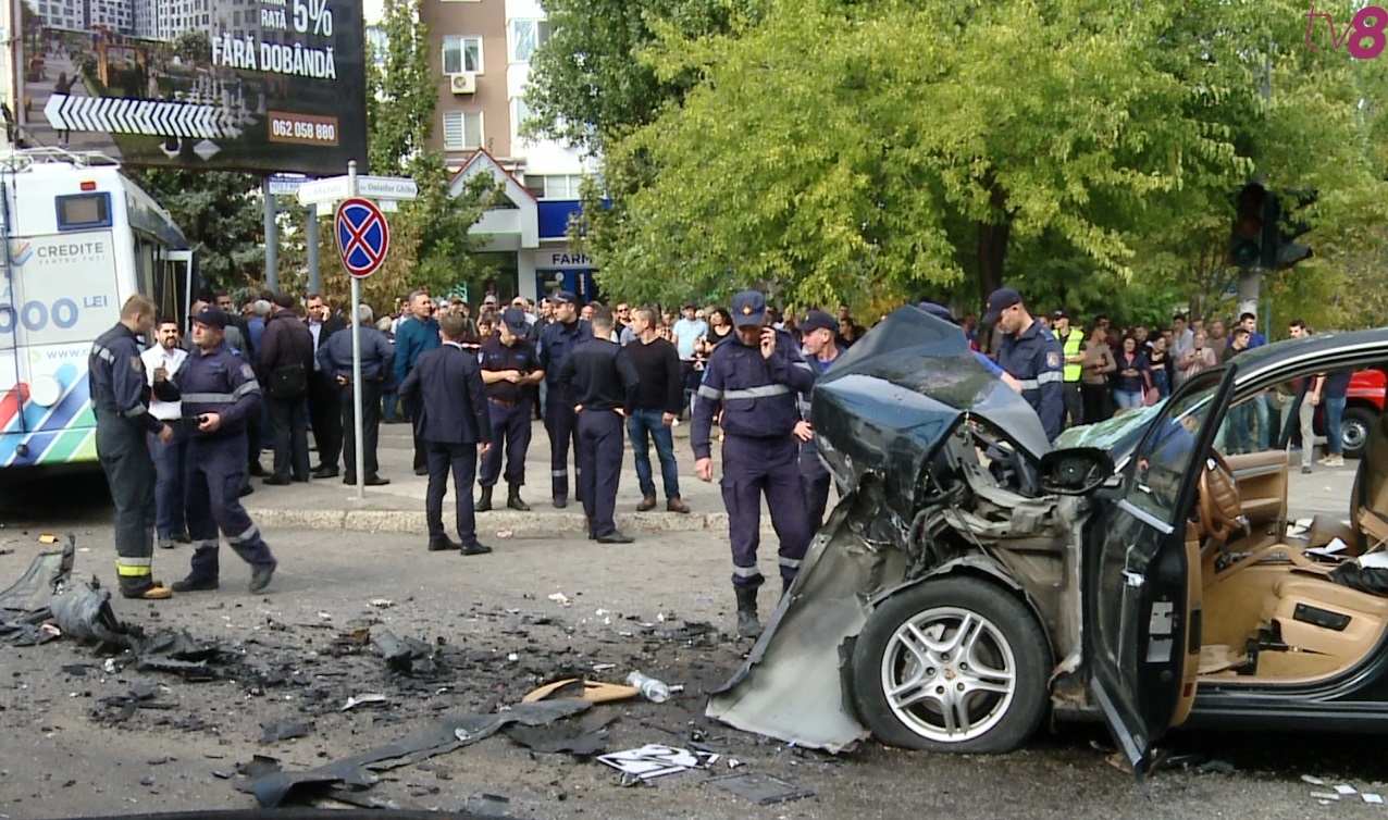 Autorități: Conducătoarea Porsche-ului era în stare avansată de ebrietate, dar avea permisul valabil