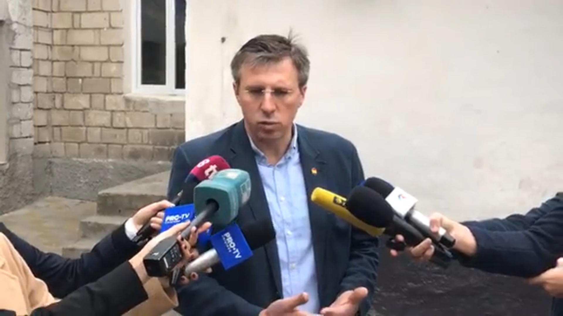 (video) Cel mai matinal candidat din Capitală. Președintele PL, Dorin Chirtoacă, a votat