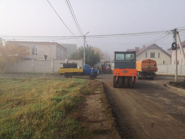 O nouă etapă a lucrărilor de reparație capitală a drumurilor din Colonița! Ion Ceban: „Va fi reconstruită strada Stejarilor și apoi altele”