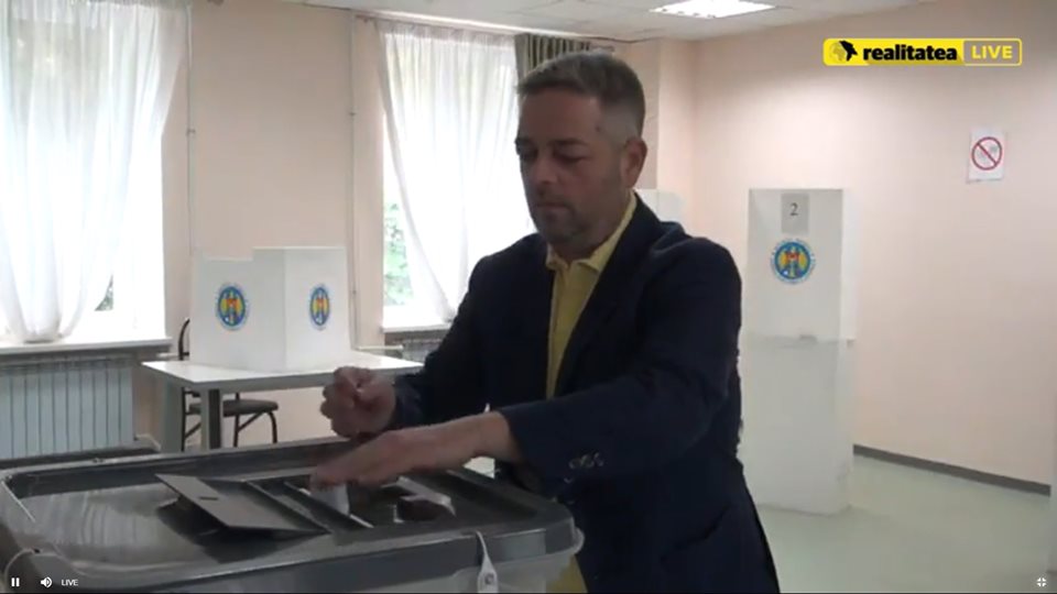 Dumitru Țîra a votat pentru a putea zâmbi fără praf în gură și fără a se ține de nas