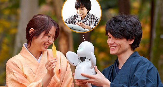 O școală din Japonia va trimite roboți acasă la elevii care sunt bolnavi și nu pot frecventa lecțiile