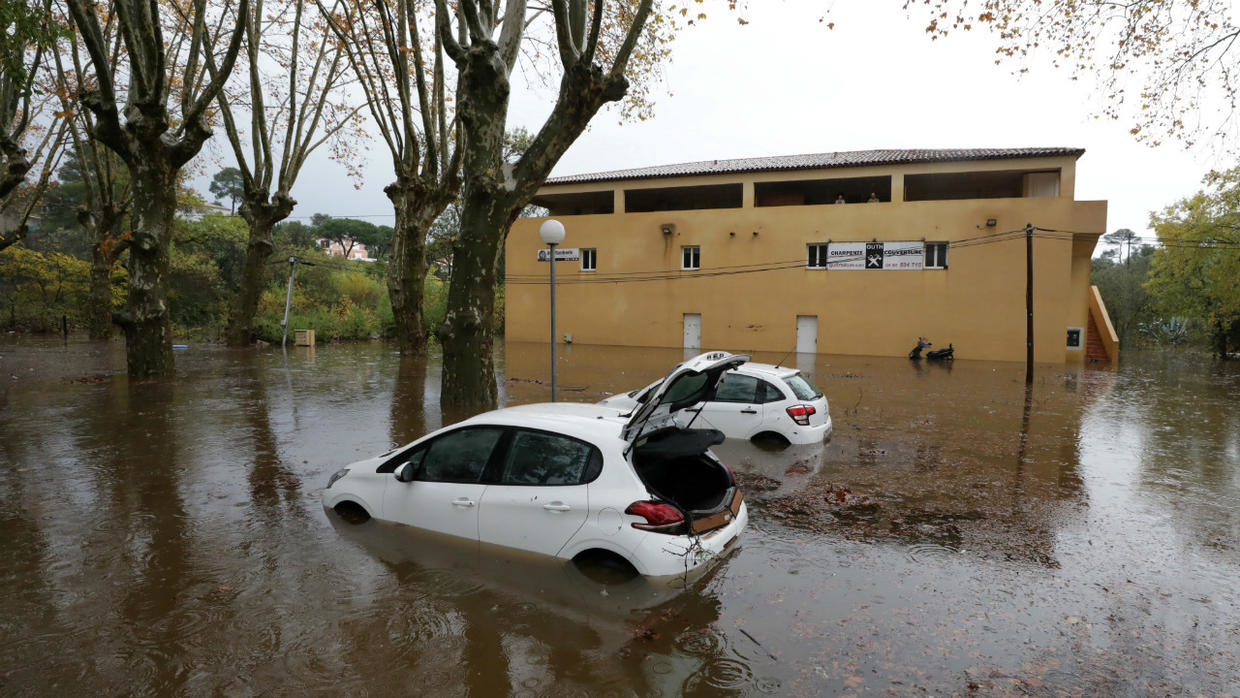 Ploi torențiale și inundații în Franța. Mai multe curse aeriene au fost anulate, iar persoanele sunt evacuate