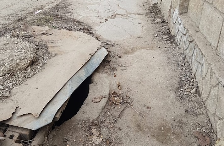 (foto) #CapacNormal, o nouă inițiativă comunitară care vrea să scoată în evidență problema canalizațiilor descoperite