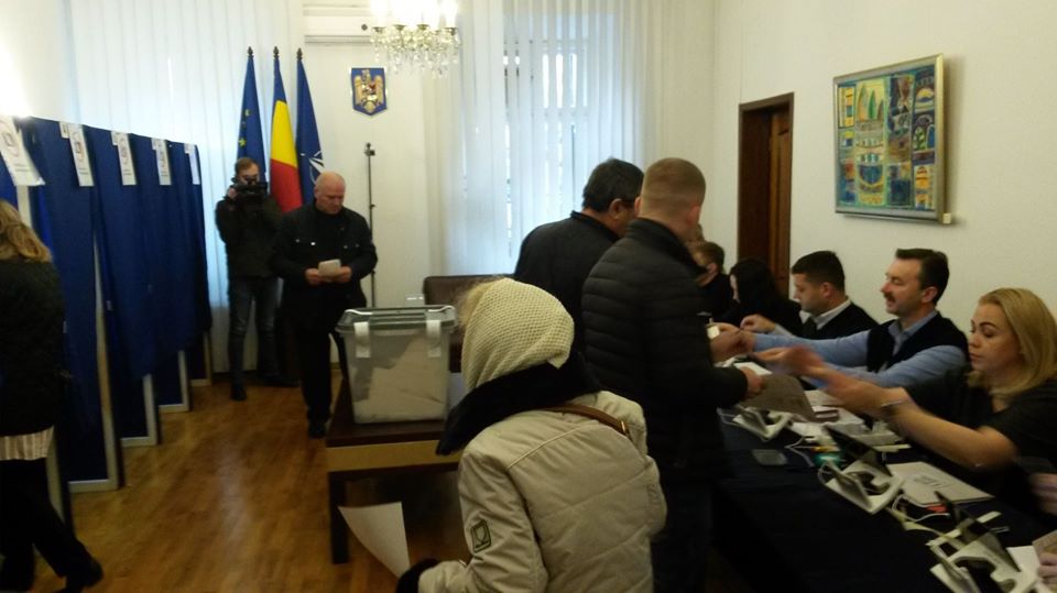 Participare record. Câți cetățenii români au votat în Moldova la alegerile prezidențiale din România