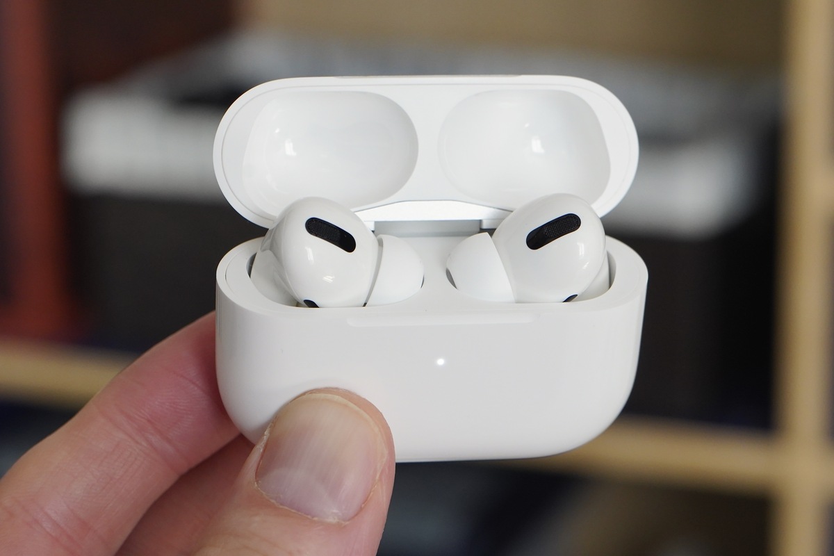 Apple, nevoită să dubleze producția de AirPods pentru a face față cererii chineze