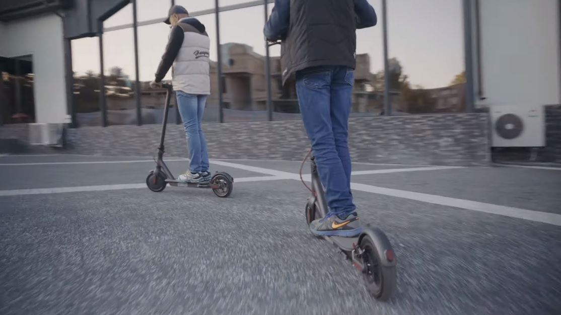 (video) Charge and go! Povestea a trei chișinăuieni care au ales transportul electric