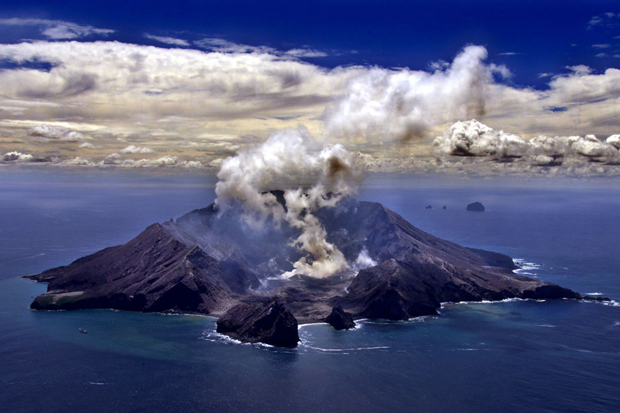 23286944-files-nzealand-quake-volcano-w