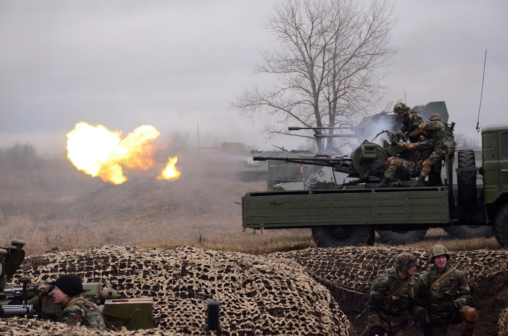 (foto) La Bălți s-a desfășurat exercițiul tactic „Cetatea de Nord 2019”. Au fost implicate zeci de blindate și tehnică de război