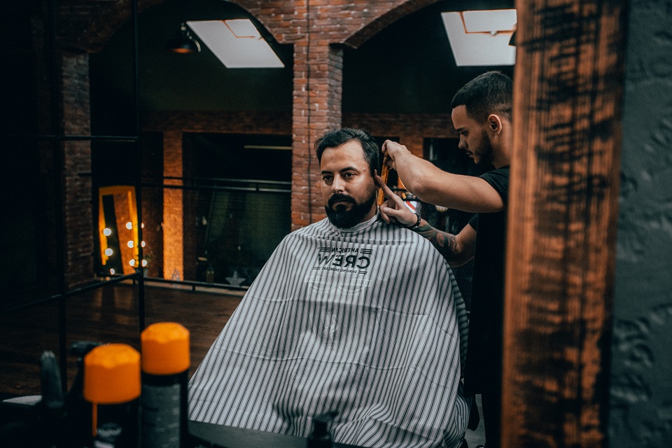 (foto, video) „Fiecare client care vine la noi se poate detașa de toate problemele cotidiene.” Barbershop „69” – locul unde vrei să te întorci