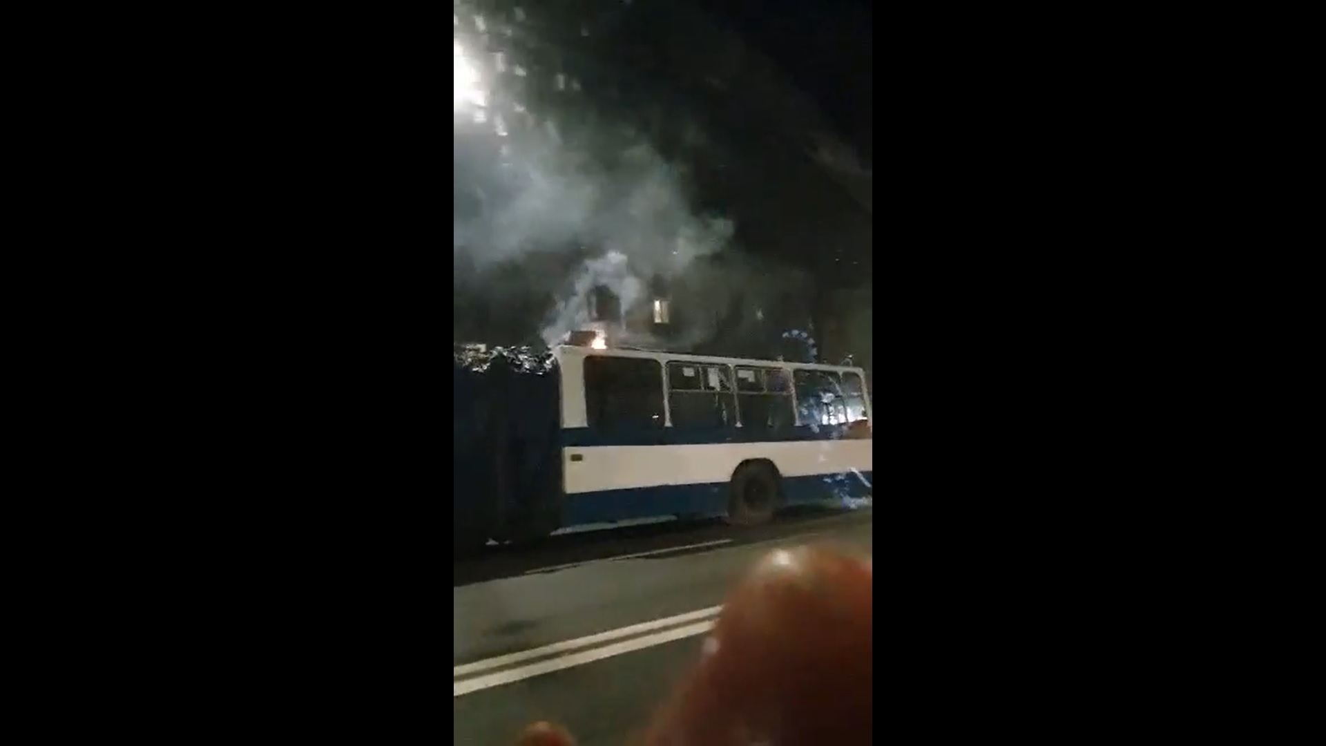 (video) Troleibuzul „acordeon” a luat foc pe bulevardul Ștefan cel Mare și Sfânt