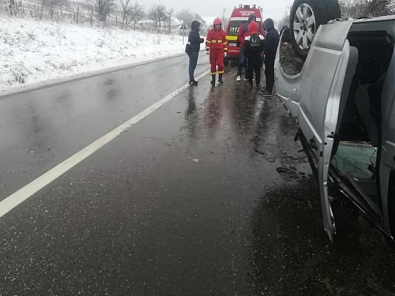 Detalii noi despre microbuzul cu moldoveni, răsturnat la intrarea în județul Iași. Pe numele șoferului a fost întocmit un dosar penal