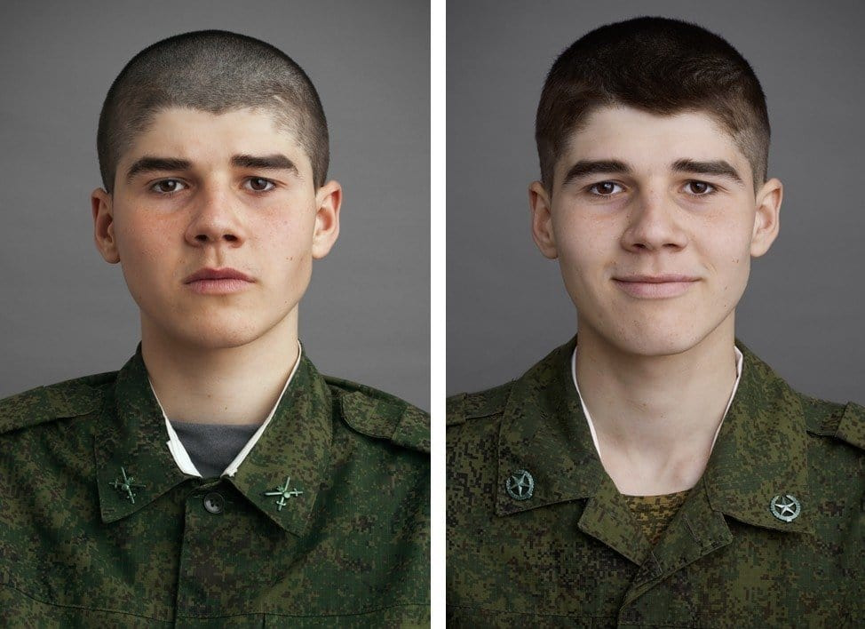 (foto) Cum se schimbă fețele soldaților după un an de serviciu militar. Proiect fotografic realizat de un fotograf rus