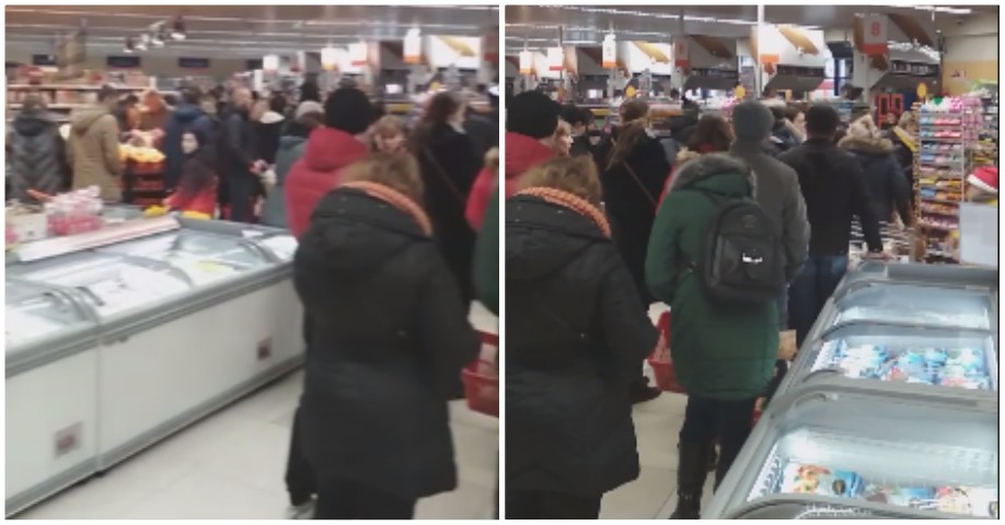 (video) Cumpărături pe ultima sută de metri. Oamenii stau în rânduri pentru a umple masa de sărbători