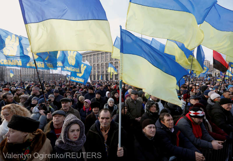 People take part in a rally ahead of the so-called „Normandy” format summit, in Kiev