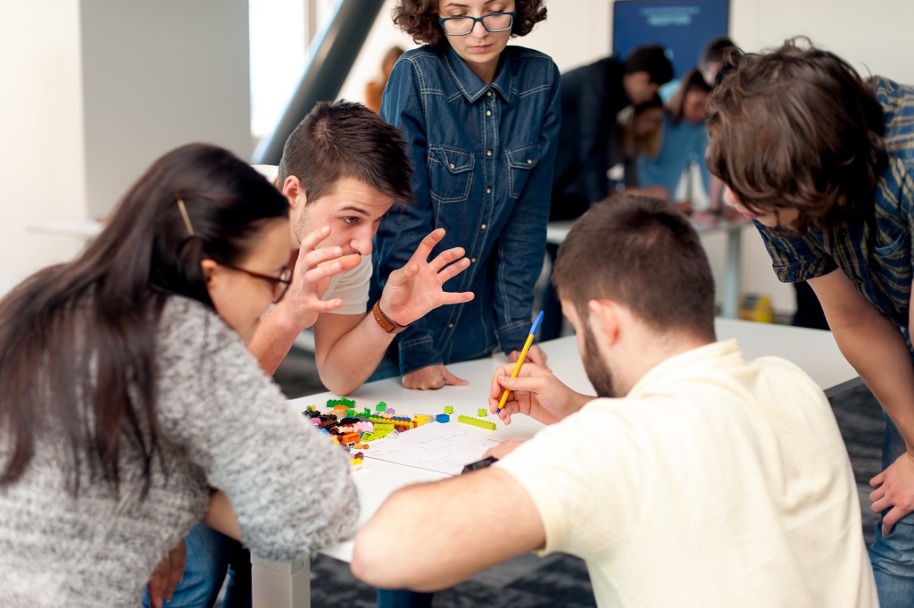 (foto) Ce presupune metodologia Agile Scrum și cum poți aduce clientului rezultate într-un timp scurt. Experiența Endava